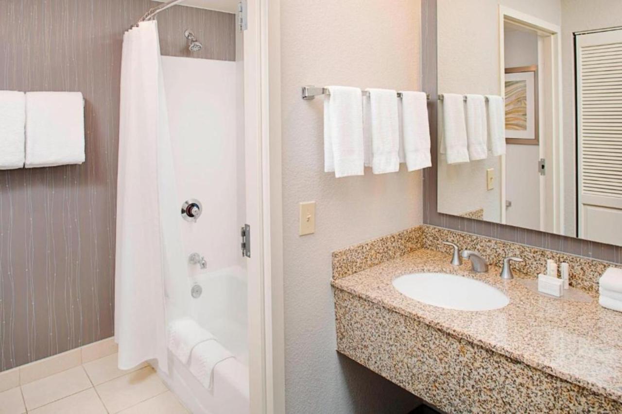 Courtyard By Marriott Tucson Williams Centre Hotell Exteriör bild